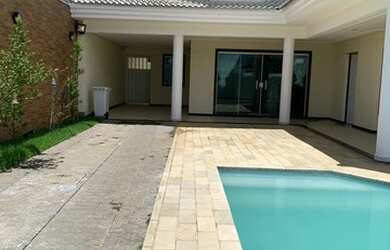 Imagem: A casa em condomínio possui 4 Dormitórios, 5 Banheiros, 3