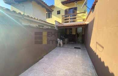 Imagem: A casa possui 2 Dormitórios, 1 Banheiro, 2 Vagas na garagem