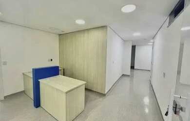 Imagem: O depósito possui 1 Vaga na garagem, 162m² de Área e está