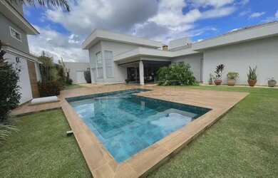 Imagem: A casa em condomínio possui 3 Dormitórios, 5 Banheiros, 4