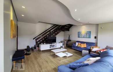 Imagem: A casa possui 3 Dormitórios, 2 Banheiros, 3 Vagas na garagem