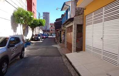 Imagem: A casa possui 3 Dormitórios, 3 Banheiros, 2 Vagas na garagem