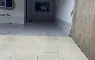 Imagem: A casa possui 3 Dormitórios, 2 Banheiros, 2 Vagas na garagem