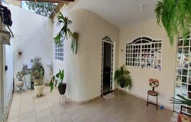 Imagem: A casa em condomínio possui 3 Dormitórios, 2 Banheiros, 1