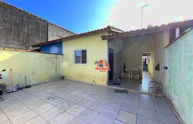 Imagem: A casa possui 2 Dormitórios, 2 Banheiros, 2 Vagas na garagem