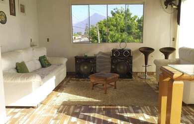 Imagem: A casa possui 5 Dormitórios, 5 Banheiros, 2 Vagas na garagem