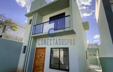 Imagem: A casa possui 3 Dormitórios, 3 Banheiros, 2 Vagas na garagem