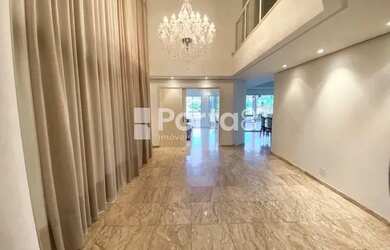 Imagem: A casa em condomínio possui 5 Dormitórios, 5 Banheiros, 5