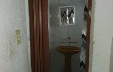 Imagem: A casa possui 1 Dormitório, 2 Banheiros, 40m² de Área e