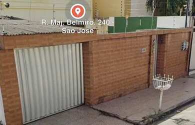 Imagem: A casa possui 4 Dormitórios, 3 Banheiros, 2 Vagas na garagem