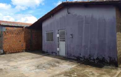 Imagem: A casa possui 2 Dormitórios, 1 Banheiro, 3 Vagas na garagem