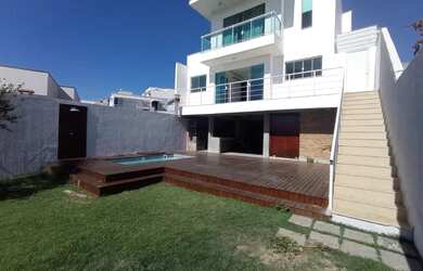 Imagem: A casa possui 3 Dormitórios, 4 Banheiros, 2 Vagas na garagem