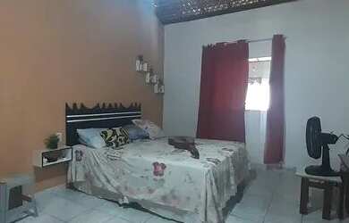 Imagem: A casa possui 3 Dormitórios, 2 Banheiros, 2 Vagas na garagem