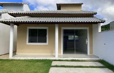 Imagem: A casa possui 2 Dormitórios, 2 Banheiros, 2 Vagas na garagem