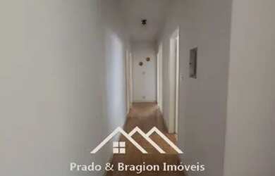 Imagem: A casa possui 3 Dormitórios, 3 Banheiros, 2 Vagas na garagem