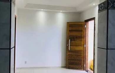 Imagem: A casa possui 2 Dormitórios, 1 Banheiro, 1 Vaga na garagem