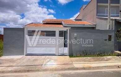 Imagem: A casa possui 3 Dormitórios, 2 Banheiros, 4 Vagas na garagem