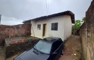 Imagem: A casa possui 2 Dormitórios, 1 Banheiro, 1 Vaga na garagem