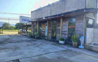 Imagem: O depósito possui 5 Vagas na garagem, 600m² de Área e está