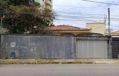 Imagem: A casa possui 4 Dormitórios, 3 Banheiros, 196m² de Área e