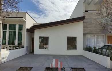 Imagem: A casa em condomínio possui 3 Dormitórios, 2 Banheiros, 2