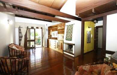 Imagem: A casa possui 3 Dormitórios, 3 Banheiros, 3 Vagas na garagem