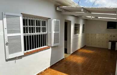 Imagem: A casa possui 2 Dormitórios, 1 Banheiro, 1 Vaga na garagem