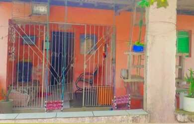 Imagem: A casa possui 2 Dormitórios, 1 Banheiro, 1 Vaga na garagem