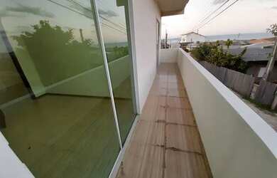 Imagem: A casa possui 4 Dormitórios, 2 Banheiros, 2 Vagas na garagem