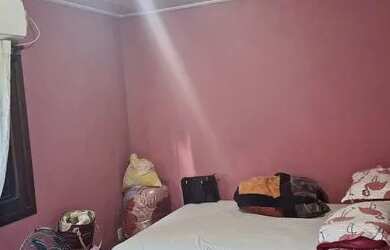 Imagem: A casa possui 2 Dormitórios, 1 Banheiro, 2 Vagas na garagem