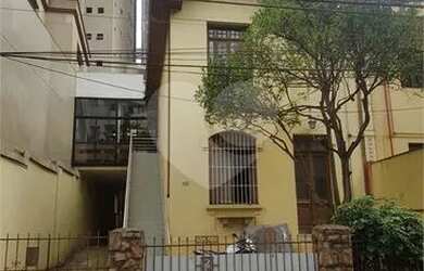 Imagem: A casa possui 5 Dormitórios, 3 Banheiros, 4 Vagas na garagem