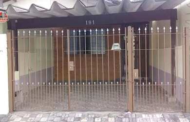 Imagem: A casa possui 2 Dormitórios, 1 Banheiro, 2 Vagas na garagem