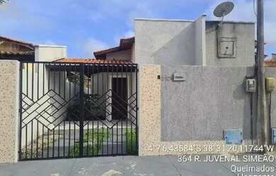 Imagem: A casa possui 2 Dormitórios, 1 Banheiro, 1 Vaga na garagem