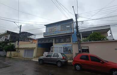 Imagem: A casa possui 4 Dormitórios, 3 Banheiros, 1 Vaga na garagem