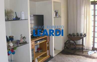 Imagem: O depósito possui 5 Vagas na garagem e 360m² de Área e está