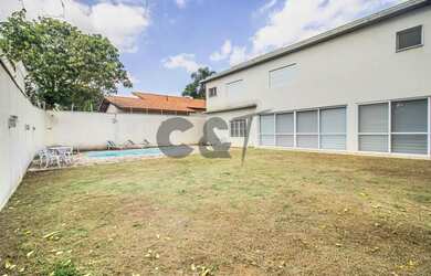 Imagem: A casa possui 4 Dormitórios, 5 Banheiros, 3 Vagas na garagem