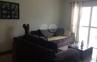 Imagem: A casa possui 3 Dormitórios, 3 Banheiros, 2 Vagas na garagem