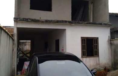 Imagem: A casa possui 4 Dormitórios, 3 Banheiros, 1 Vaga na garagem