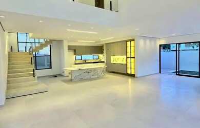 Imagem: A casa em condomínio possui 4 Dormitórios, 4 Banheiros, 2