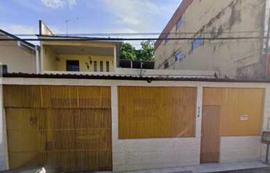 Imagem: A casa possui 3 Dormitórios, 3 Banheiros, 3 Vagas na garagem