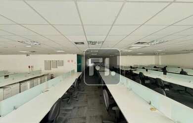 Imagem: O depósito possui 5 Vagas na garagem, 1.287m² de Área e