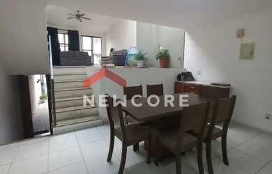 Imagem: A casa possui 3 Dormitórios, 2 Banheiros, 4 Vagas na garagem