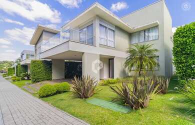 Imagem: A casa em condomínio possui 4 Dormitórios, 5 Banheiros, 2