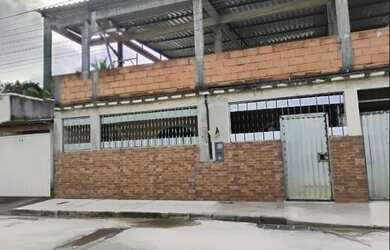 Imagem: A casa possui 3 Dormitórios, 2 Banheiros e está localizado