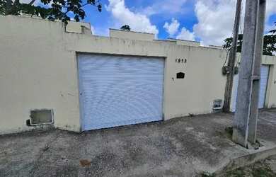 Imagem: A casa possui 2 Dormitórios, 1 Banheiro, 1 Vaga na garagem