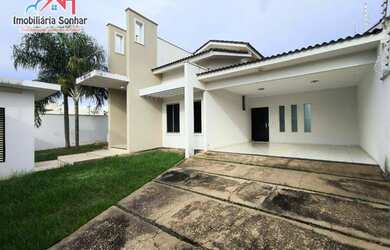 Imagem: A casa possui 4 Dormitórios, 4 Banheiros, 3 Vagas na garagem