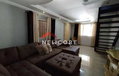 Imagem: A casa possui 3 Dormitórios, 2 Banheiros, 3 Vagas na garagem