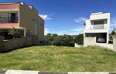 Imagem: O terreno possui 361m² de Área e está localizado em Sítio