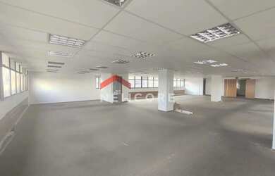 Imagem: O depósito à venda possui 4 Vagas na garagem e 266m² de Área