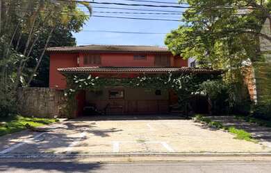 Imagem: A casa em condomínio possui 4 Dormitórios, 5 Banheiros, 3